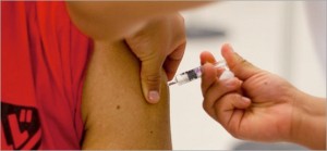 A vacinação contra a gripe H1N1 é realizada gratuitamente nos postos de saúde
