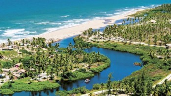 O município baiano abriga paraísos como Praia do Forte, Imbassaí e Sauipe
