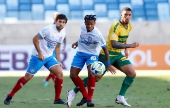 Deyverson e Empereur marcaram os gols na Arena Pantanal, na tarde deste sábado (08)