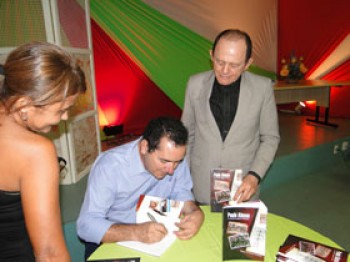 Sebastião durante noite de autografos  do livro do prof.  Sérgio Malta. 