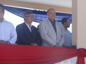 Adm. Regional Gilberto Barros (E) e o prefeito Anilton Bastos (D)