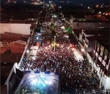 Quarta-feira (30), uma multidão participou da carreata final de campanha de Derí e Lula 
