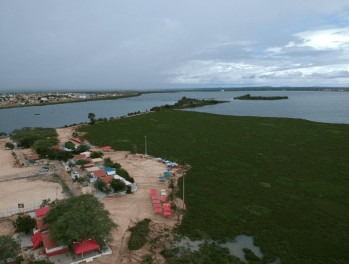 Baronesas em 'prainha' de Paulo Afonso.