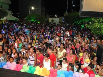 Em toda a extensão da praça, as crianças puderam se divertir gratuitamente