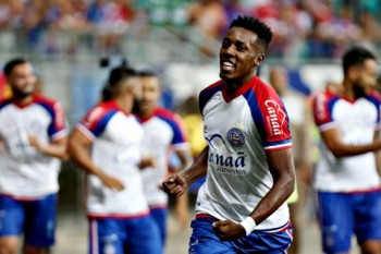 Moisés, Gilberto, duas vezes, Artur, Jackson, Shaylon e Guilherme marcaram para o Tricolor; Ewerton