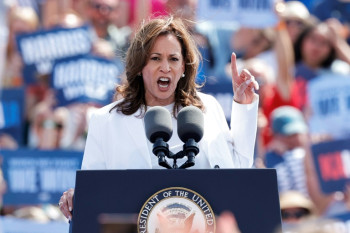 Kamala Harris discursa em Eau Claire, Wisconsin - AFP