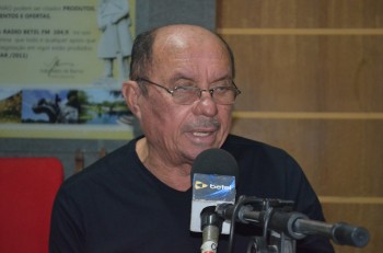 Bob Charles apresentador do programa Diário da Manhã na Rádio Betel FM