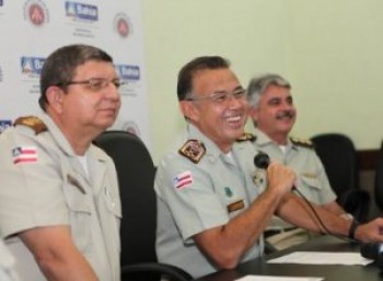 Coronel Eleutério (E) poderá assumir no lugar do Coronel Castro (D