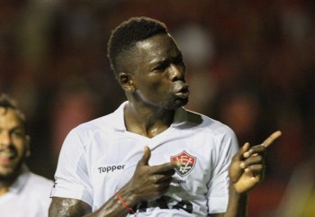 Kanu foi um dos destaques do jogo contra o Sport 