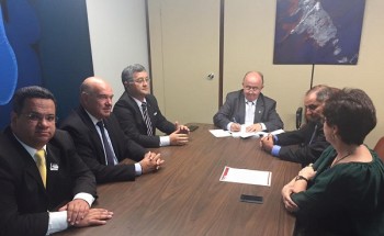 Na foto, reunião com o Deputado Júlio Cesar (PSD-PI) que é autor de requerimento de urgência já