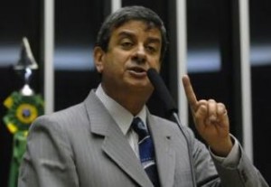 Colbert, humilhado pela PF, pode ser inocentado, tardiamente