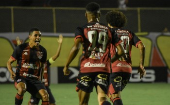 Bahia e Palmeiras entram em campo a partir das 16h (horário de Brasília) deste domingo (16)