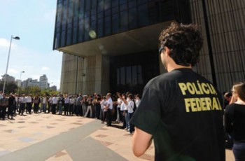 No ato, os policiais irão