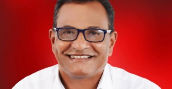 Cada vez mais gordo e a pele bem cuidada, Chaves vai varrendo.