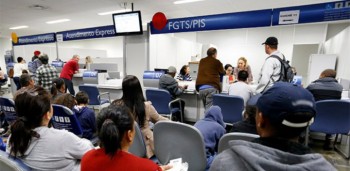  Pessoas enfrentam filas no primeiro dia de saque do PIS-Pasep 