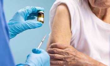 os idosos começam a receber terceira dose