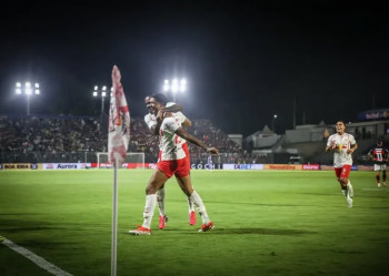 Lucas Barbosa marcou o terceiro gol do Red Bull Bragantino em vitória sobre o Flamengo