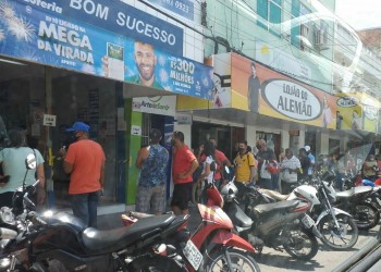 Fila em lotérica da Otaviano Leandro de Moraes Avenida Getúlio Vargas, em Paulo Afonso