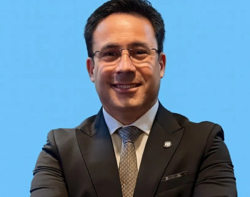 Os contratos teriam sido firmados por meio dos Pregões Presenciais nº 002/2017 e 011/2017, 