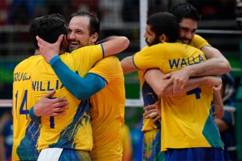 Jogadores comemoram triunfo sobre a Rússia e classificação para a final