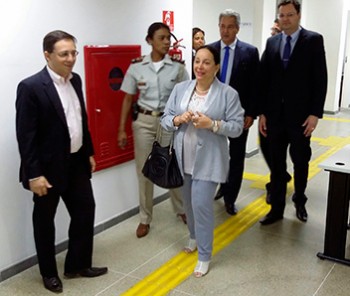 Presidente, desembargador Maria do Socorro Barreto Santiago, no momento em que chega ao Fórum de Pa