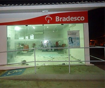 Agência foi explodida (Foto: Macururé Na Notícias)