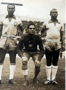 Periperi entre o zagueiro Walder e o lateral direito Pequeno.