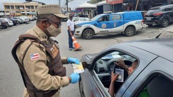 Motos e carros foram apreendidos na blitz desta quinta-feira (19), por irregularidades