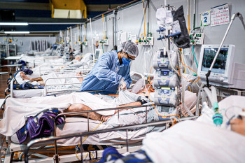 Enquanto a prefeitura gasta fortunas com festas o povo sofre em filas e corredores de hospitais tran