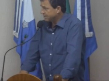 José Paulo na sessão da Câmara de Piraí em que fez a declaração