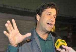 Mendes fez grave acusação sem a presença do governador 