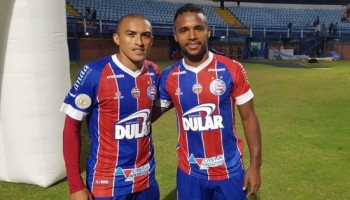 Élber marcou o primeiro gol e Nino Paraíba o segundo, em menos de dois minutos