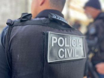 Três mandados de busca e apreensão foram cumpridos no bojo das investigações do crime, ocorrido 