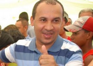 Omar Barbosa teve que deixar rádio escoltado pela Policia