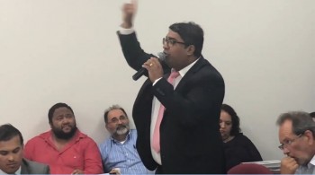 Duas chapas, uma governista e outra formada por oposicionistas e dissidentes, disputam a eleição d