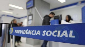 egundo o INSS, é preciso que o trabalhador obtenha fator previdenciário acima de 1 para receber o 