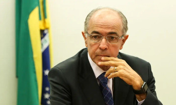 Aleluia decidiu retomar a carreira por acreditar que o Estado atravessa uma fase de retrocessos.