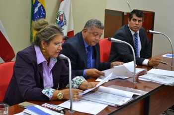 Leda Chaves, Marcondes Francisco(C) e Leco