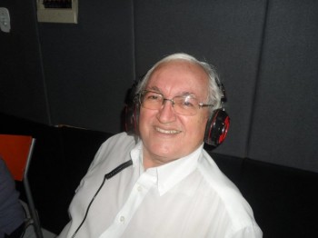 Diniz no estúdio da Rádio Cultura de Paulo Afonso. 