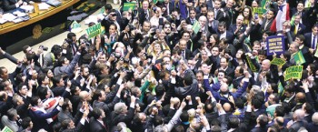 Deputados votaram processo de impeachment durante toda a tarde de ontem, avançando pela noite