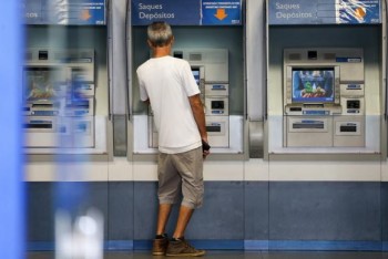 Agências da Caixa abrem mais cedo nesta segunda-feira para saques do FGTS 