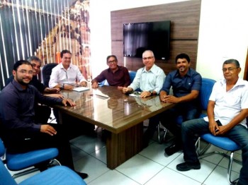 Vereadores de Paulo Afonso e o gerente geral do SAAE, Joaquim Neto. 