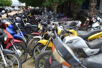 Veículos e sucatas serão leiloados