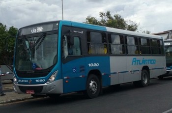 Usuários cobram melhorias no serviço, pois enfrentam ônibus lotados, insegurança e atraso. Tarif