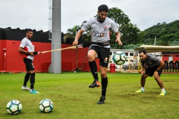 Wallace aprimora a forma física no Barradão