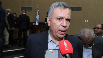 Parlamentar não é alvo de buscas, mas passa a ser investigado