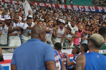 Torcida cobrou os atletas. Crédito: Paula Fróes/CORREIO