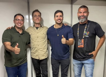  Sempre foi assim: dizem que foi R$ 1 milhão, mas 600 foi prú cantor e o restante dividem entre el