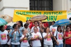 Professores da rede estadual se manifestam pelo pagamento da URV