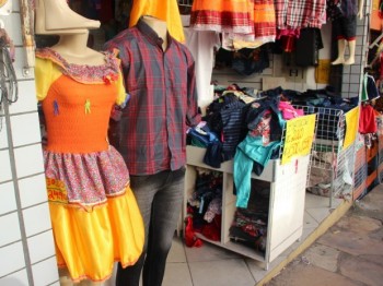 Trajes típicos são maior procura de clientes, dizem lojistas  